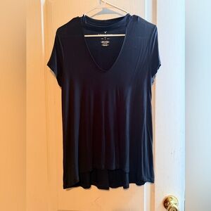 American Eagle Outfitters Black Short Sleeve V-Neck Tee